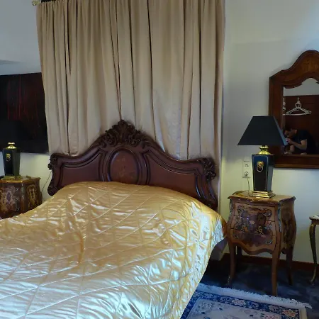 Chateau Du Mesnil Bed & Breakfast