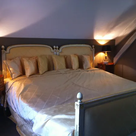 Chateau Du Mesnil Bed & Breakfast