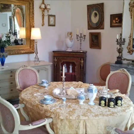 Chateau Du Mesnil 4* La Vieille-Lyre