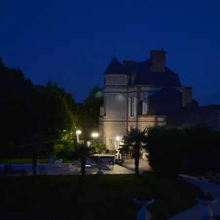 Bed & Breakfast Chateau Du Mesnil 4*