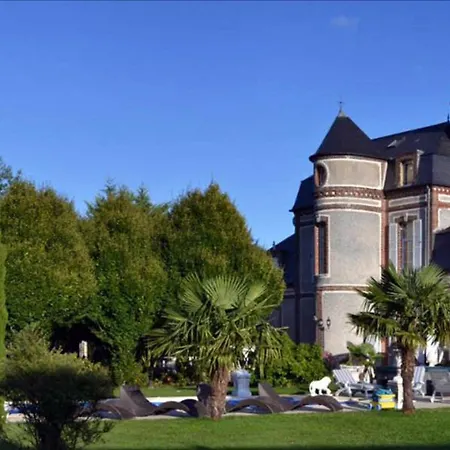 Bed & Breakfast Chateau Du Mesnil 4*